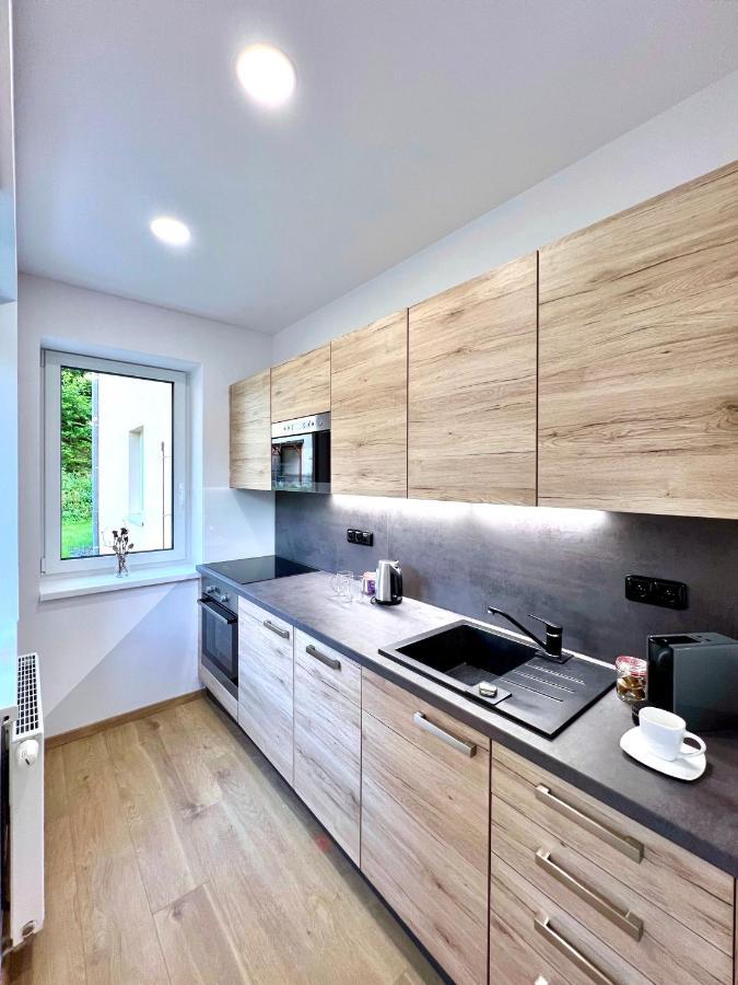 K Lanovce S Parkovanim Apartment *