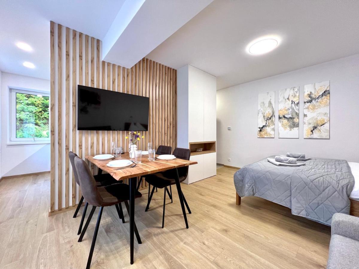 Apartment K Lanovce S Parkovanim *