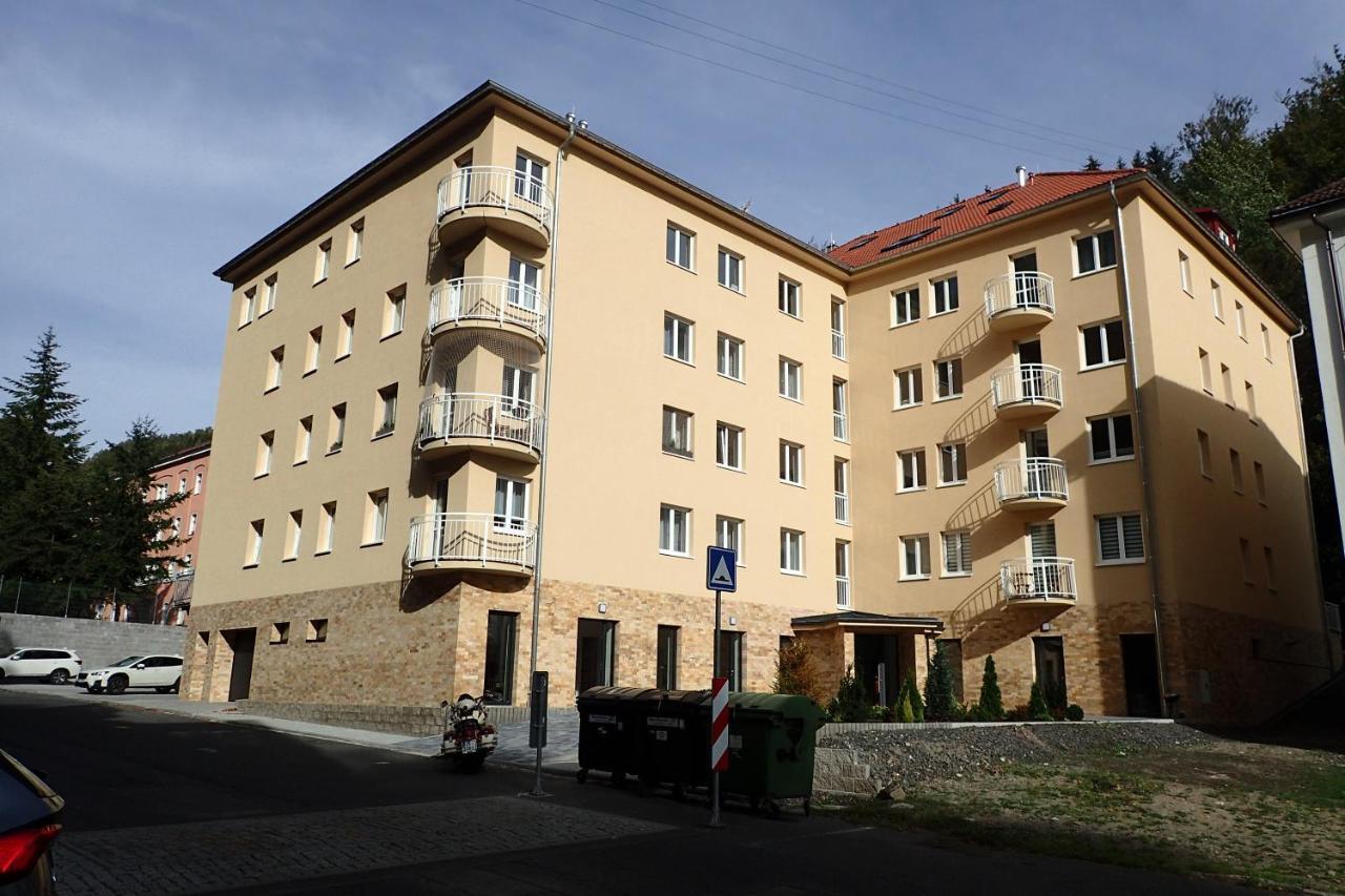 Apartment K Lanovce S Parkovanim Jachymov