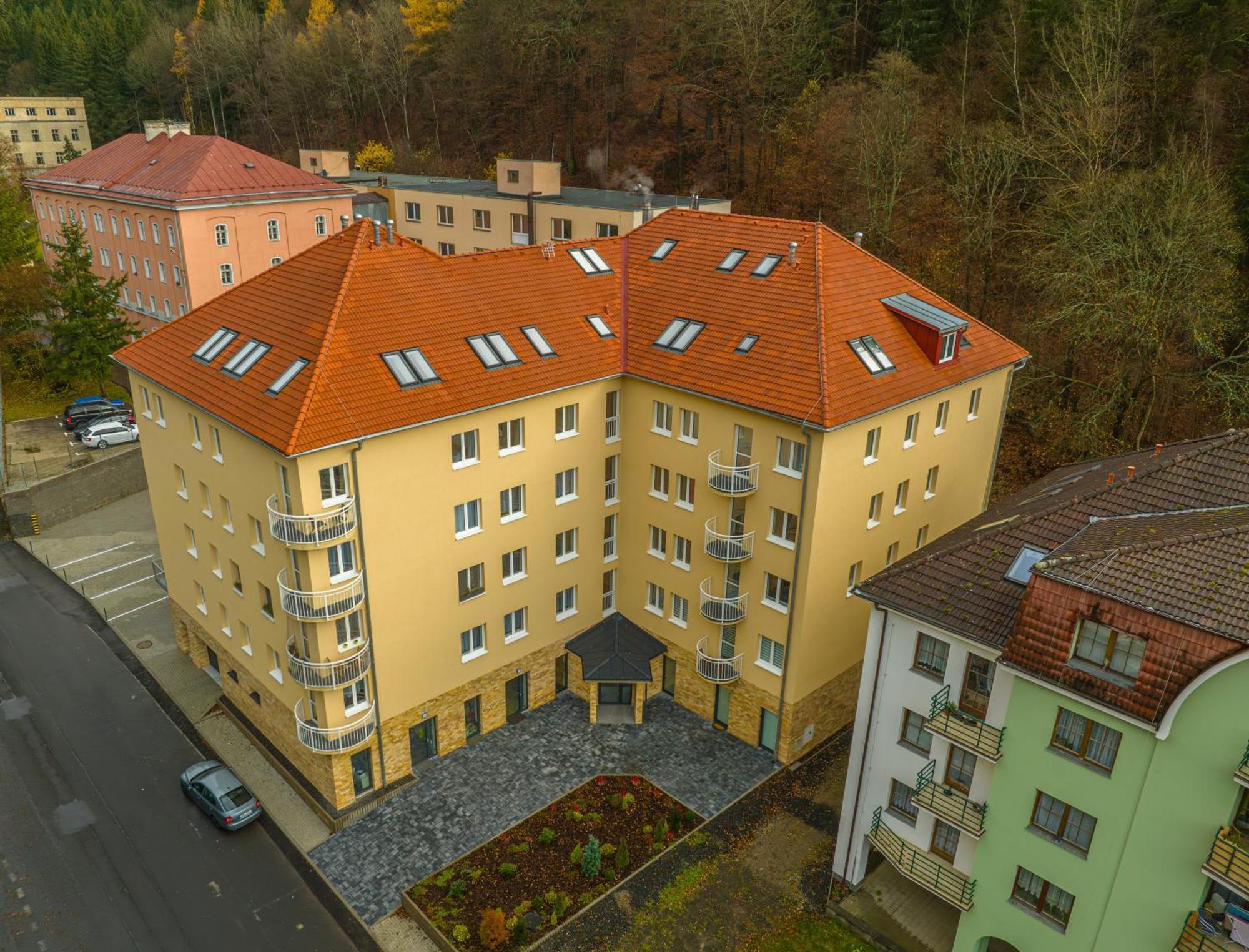 K Lanovce S Parkovanim * Jachymov